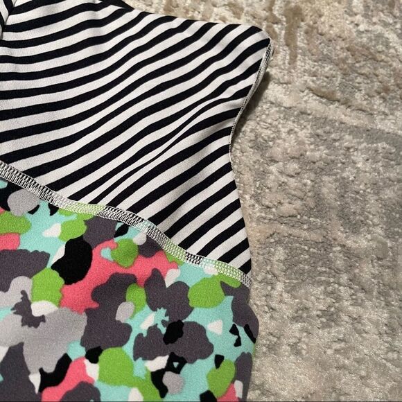 🏷️ 5 for $25 - SPANX Capri Leggings in Petal Power Thin Stripe - Picture 11 of 12